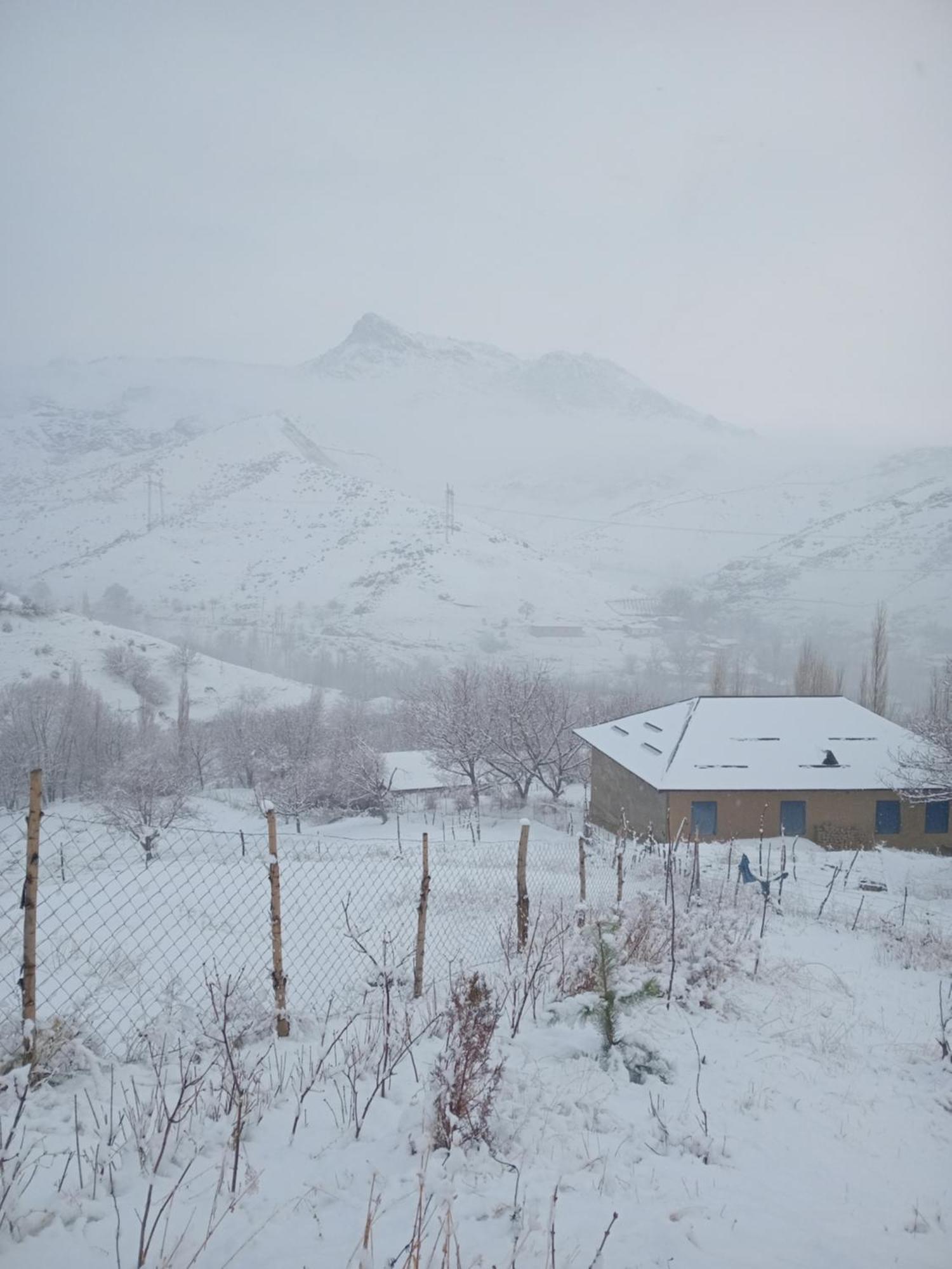 Spring Family Guest House Tersak Екстериор снимка